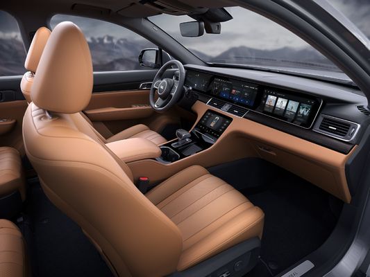 220km/h Plug In Hybrid SUV 700Km Range Four Screens Six Seater Electric Car