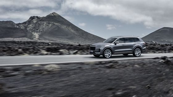 220km/h Plug In Hybrid SUV 700Km Range Four Screens Six Seater Electric Car