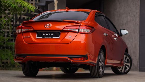 Toyota Vios Medium Electric Cars 190km/H Max Speed FWD 5 Seater Sedan