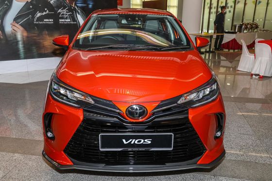 Toyota Vios Medium Electric Cars 190km/H Max Speed FWD 5 Seater Sedan