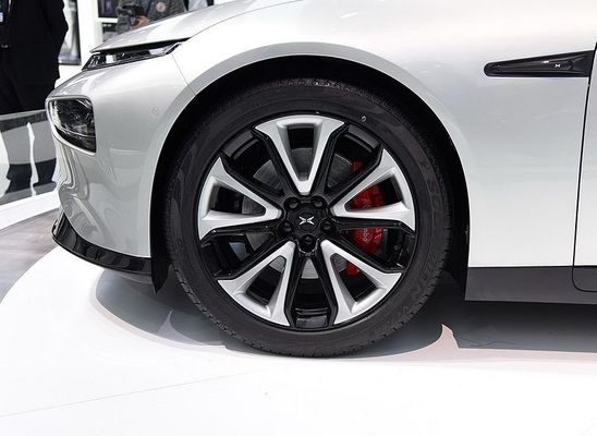 Intelligent Limousine Electric Car Xpeng P7 Nedc 2WD 4WD 480 586 670 706km Range