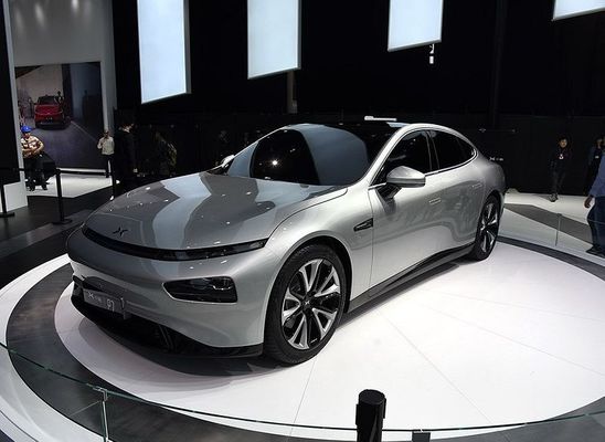 Intelligent Limousine Electric Car Xpeng P7 Nedc 2WD 4WD 480 586 670 706km Range