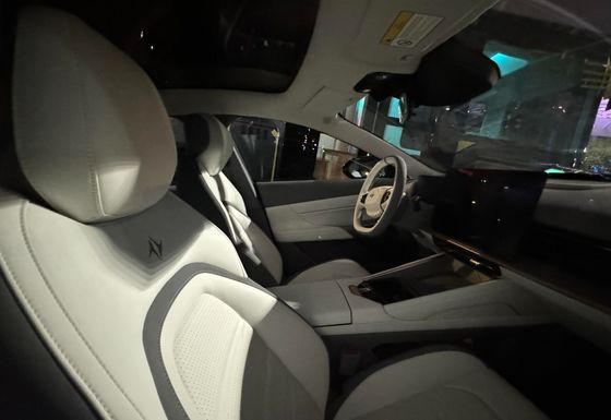 Dongfeng Eπ 007 With 1200km Range And Scissor Door Max Speed 165km/H 5doors