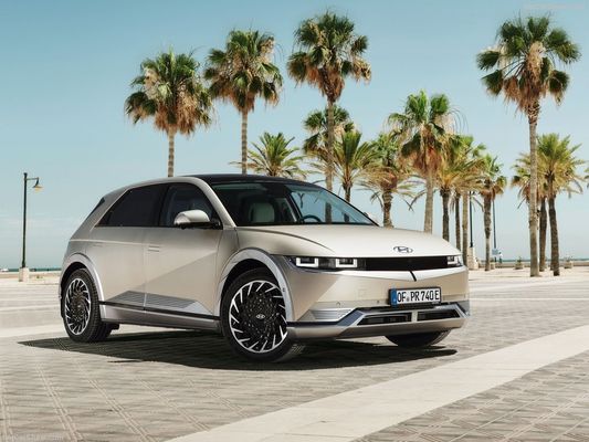 new family of all-electric cars from Hyundai Ioniq5 Charming, futuristic design with 430km Range