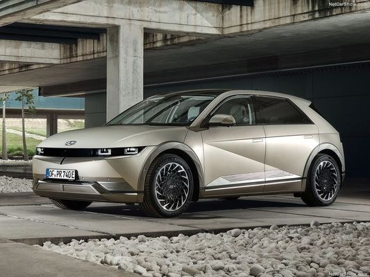 new family of all-electric cars from Hyundai Ioniq5 Charming, futuristic design with 430km Range