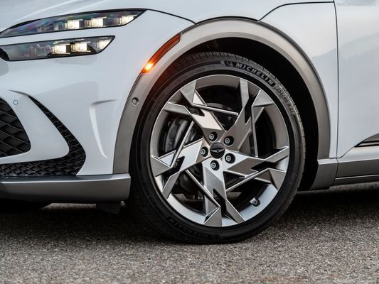 Genesis GV60 Upmarket All Electric Family Car With 76.4kwh Battery 350Nm Of Torque Boost & Drift Model