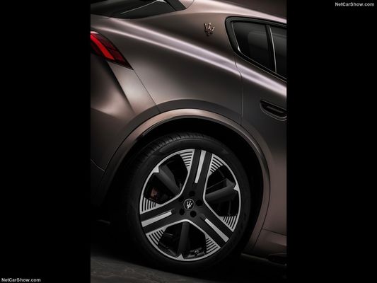 Pure Electric New Energy Car With 450 Range And Max Speed 325km/H At Maserati Gran Turismo Folgore