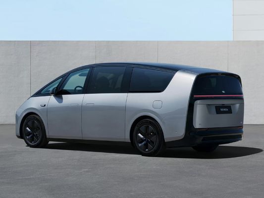 Lixiang MEGA 2024 EV 7 Seat Luxury MPV 710KM Long Range 4WD Electric Car