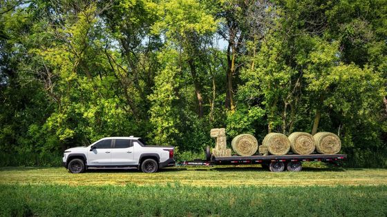 new energy pickup 2024 Chevrolet Silverado EV with impressive 450miles EPA Range working at 10000lb towing capact