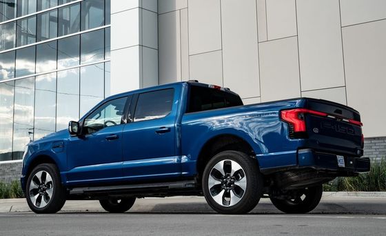 electric car Ford F-150 Lighting pure electric pickup with large range and huge storage