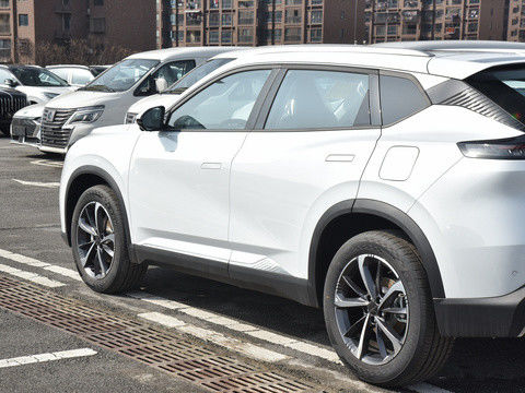 2024 New Hybrid  Dongfeng Forthing Haohan PHEV  1.5t Fwd Compact SUV Vehicle 5 Seats Hybrid Electric Petrol Vehicle