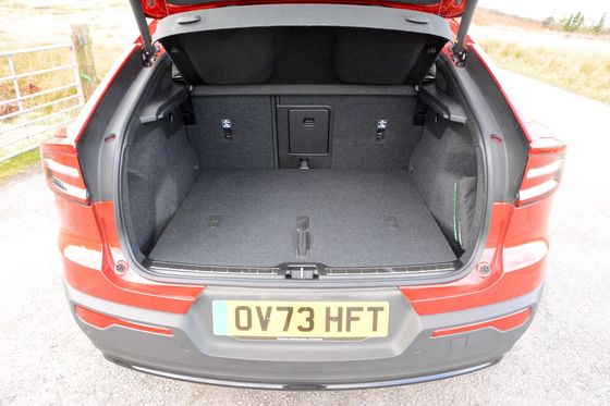 All Round EV Volvo EC40 Ultimate Twin Motor With WLTP 326Miles 4.7sec Acceleration Of 0-62mph 408hp Motor Horsepower