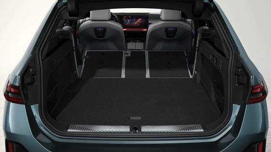 Newest ev car matching 84.4kWh battery 329miles range with 335bhp/430Nm at BMW i5 Touring eDrive40 single speed RWD