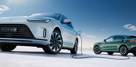 Medium Size 0.5h Fast Charge Electric Cars Large Space RWD AITO M5 200km/h