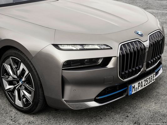 New energy vehicle for BMW i7 2023 xDrive60L  luxury Sport car seats adult electric vehicles