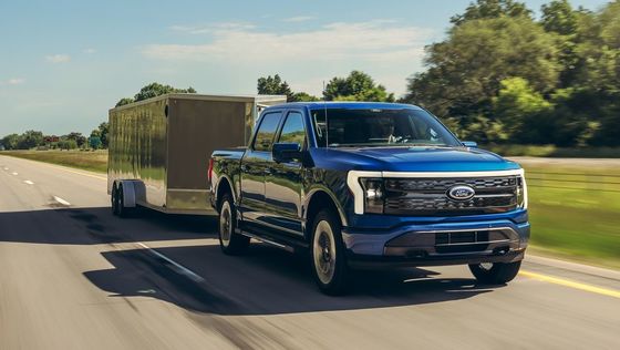 electric car Ford F-150 Lighting pure electric pickup with large range and huge storage