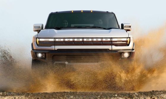 2024 GMC Hammer EV 2X with Insanely quick 60mph hits in 3.3s range of 381miles and 570 hp dual motor AWD