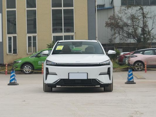 2024 Geely L6 Plug In Hybrid Electric Car with 1370km range