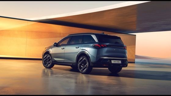 Presale 2024 Peugeot E-5008 SUV 500km Range Topping 326 Horsepower (240 KW) Dual Motor AWD Pure Electric Vehicle