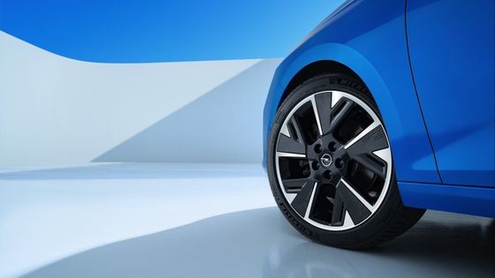 Confortable drive electric vehicle at Opel Astra Electric with 54kwh battery 150kw motorpower at 170km/h top speed