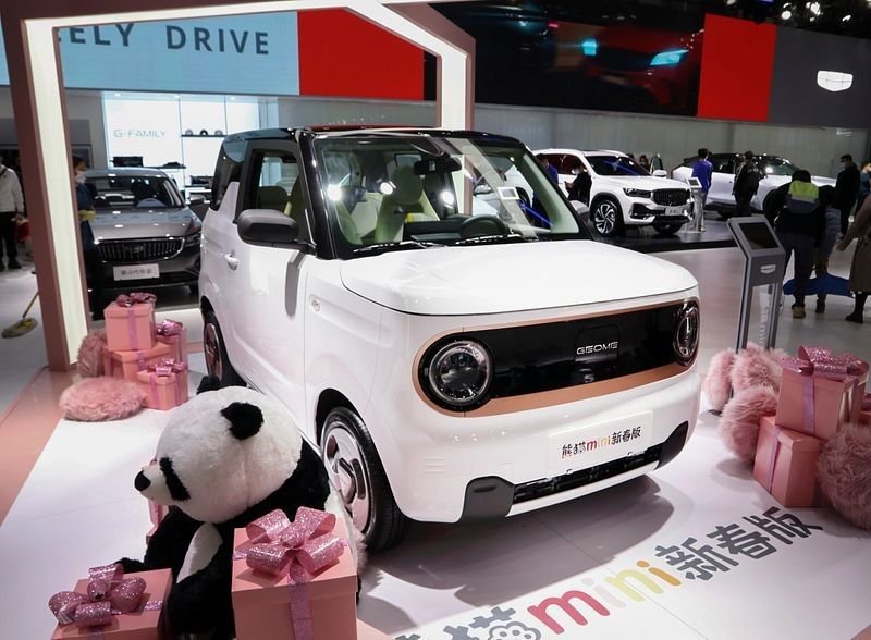 Geely Panda Mini EV Cars 4 Seats Hatchback Electric New Energy 120km NEDC