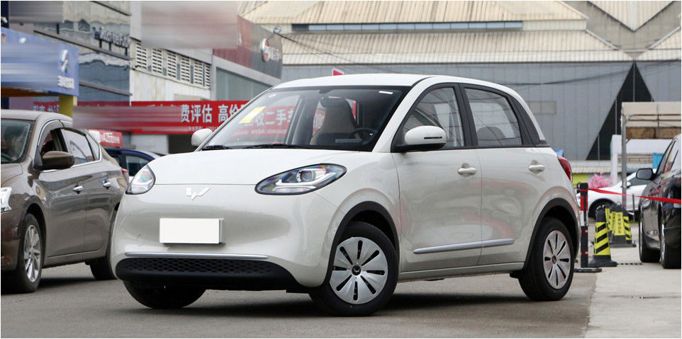 203km Range Leading Brand Wuling Bingo Mini EV High Speed Electric Vehicle