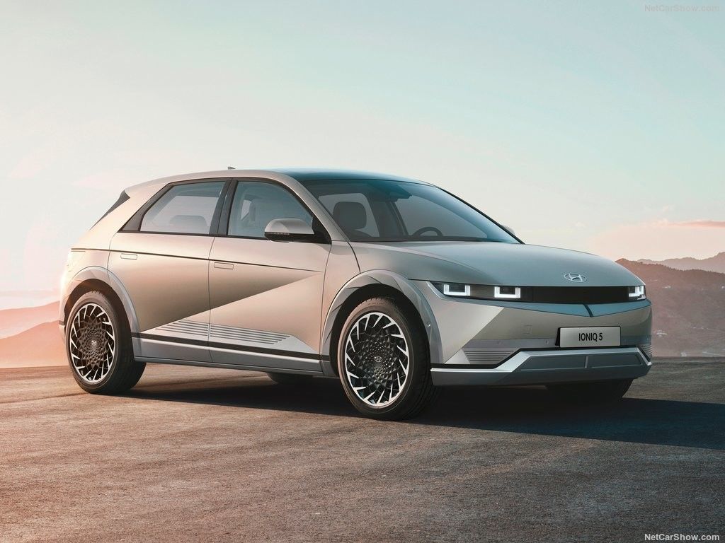 new family of all-electric cars from Hyundai Ioniq5 Charming, futuristic design with 430km Range