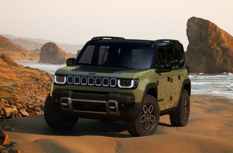 Upcoming fully electric SUV 2024 Jeep Recon EV with folding rooftop removalbe doors & crawl rocks