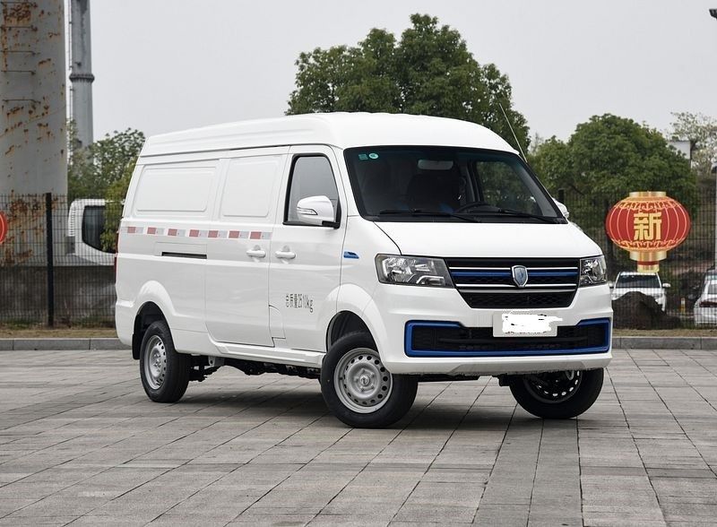 Square Shape Adopted Jinbei Family style New Electric Van Hiace EV With 220N.m And 300km NEDC With Top Speed At 80km/h