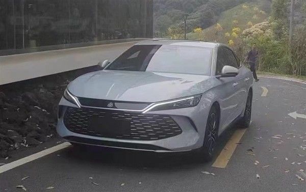 Presale 2024 BYD Qinn L DM-i 80km Electric Vehicle Landed Soon Hybrid Car 1.5T 101ps L4 New Engergy Car