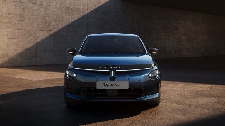 Limited First Electric Car Of Lancia Ypsilon With Front Mounted Motor For 154 Horsepower And 260 N.m