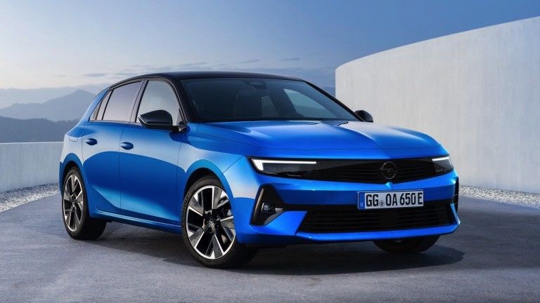 Confortable drive electric vehicle at Opel Astra Electric with 54kwh battery 150kw motorpower at 170km/h top speed