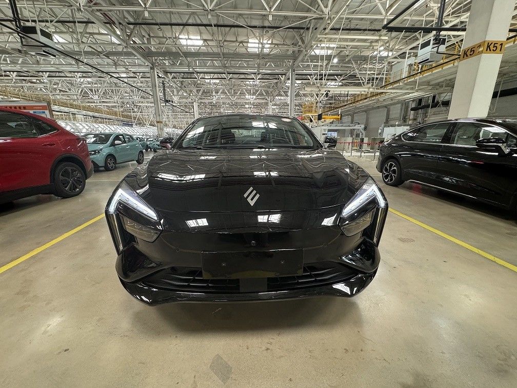 RHD 2024 JMEV Yi GSE Electric Cars With 430km Range 118kw Maximum Power